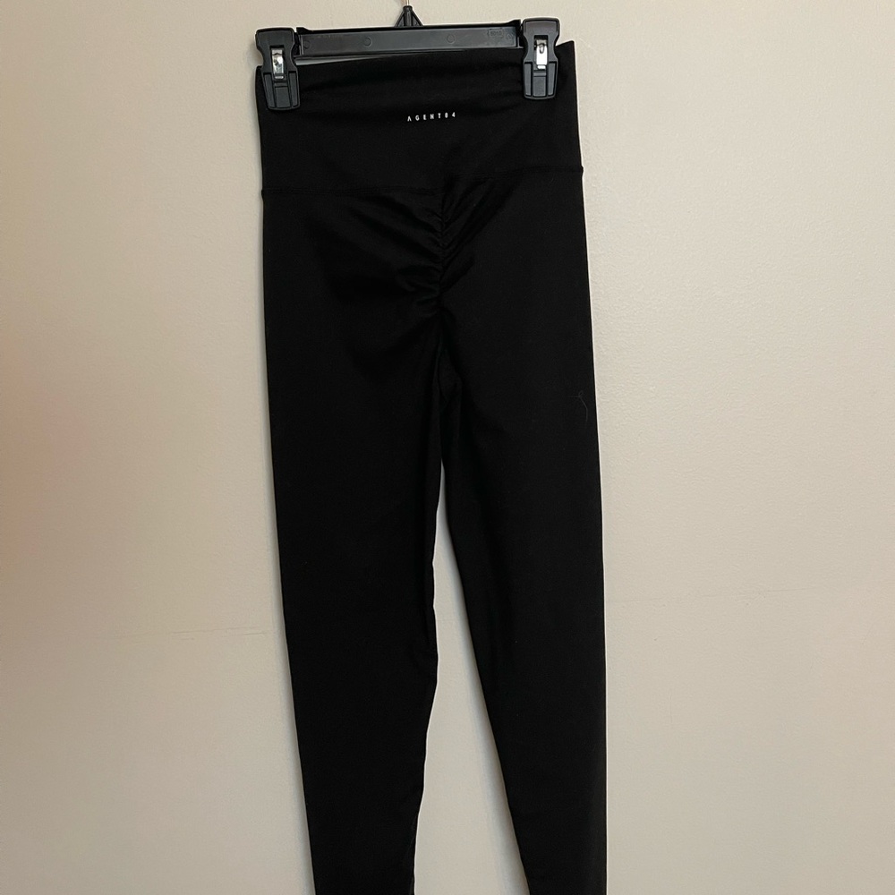 Black scrunch bum legging